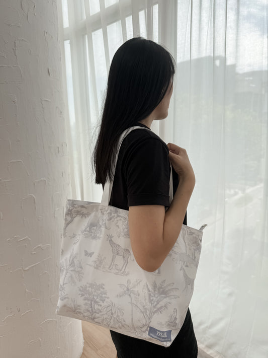 Mama’s Tote Safari Tales (Grey)